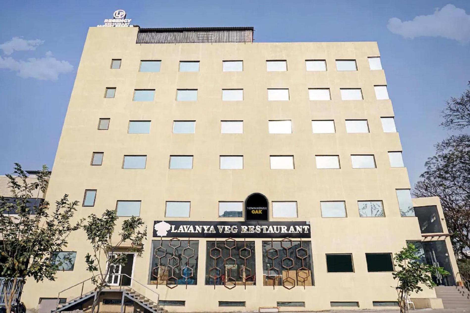 L P Regency, 푸네 외부 사진